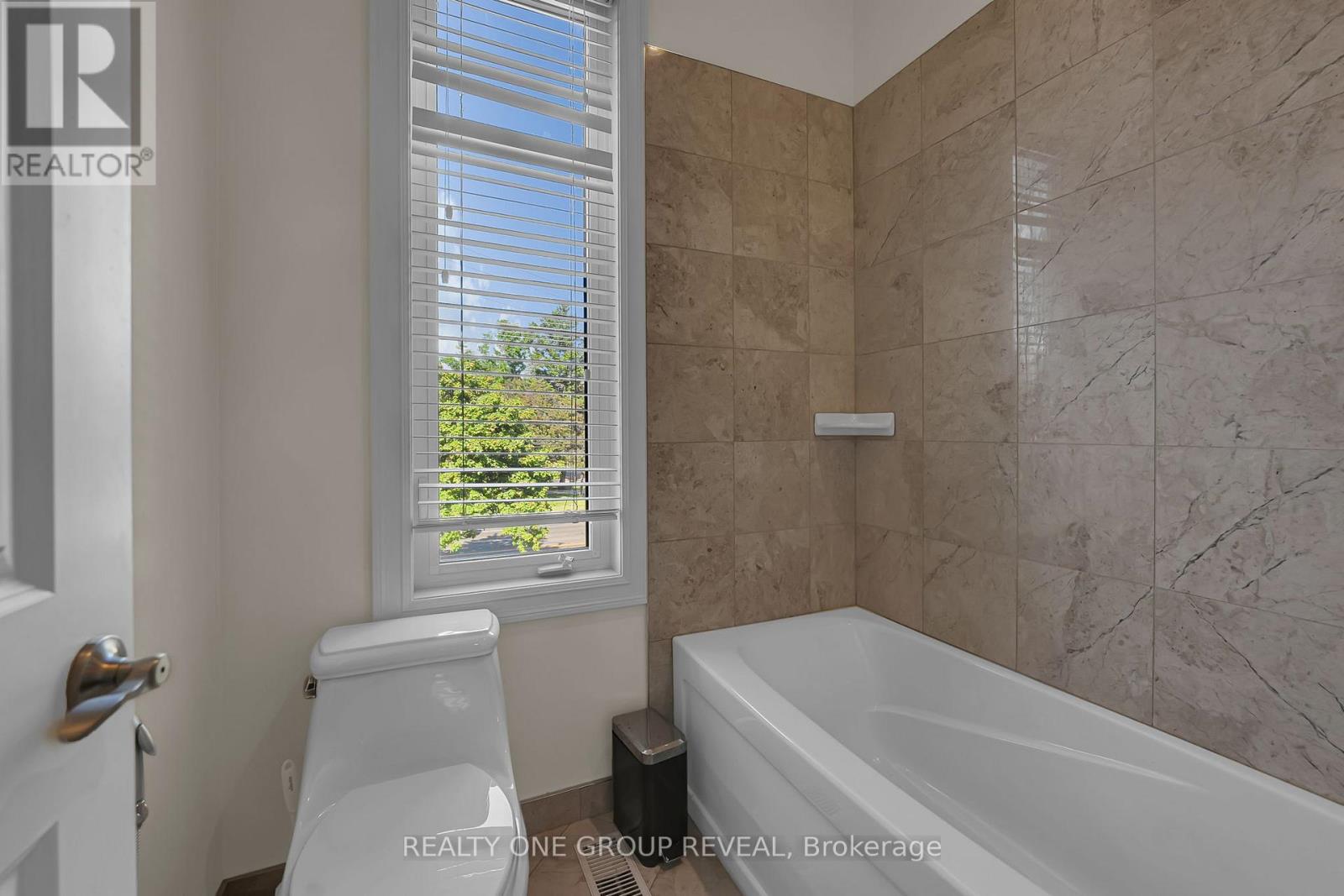 1490 ISLINGTON AVENUE - 38