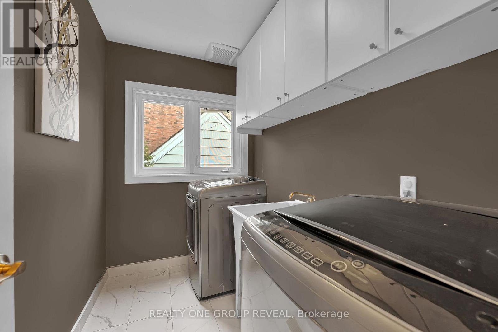 1490 ISLINGTON AVENUE - 39