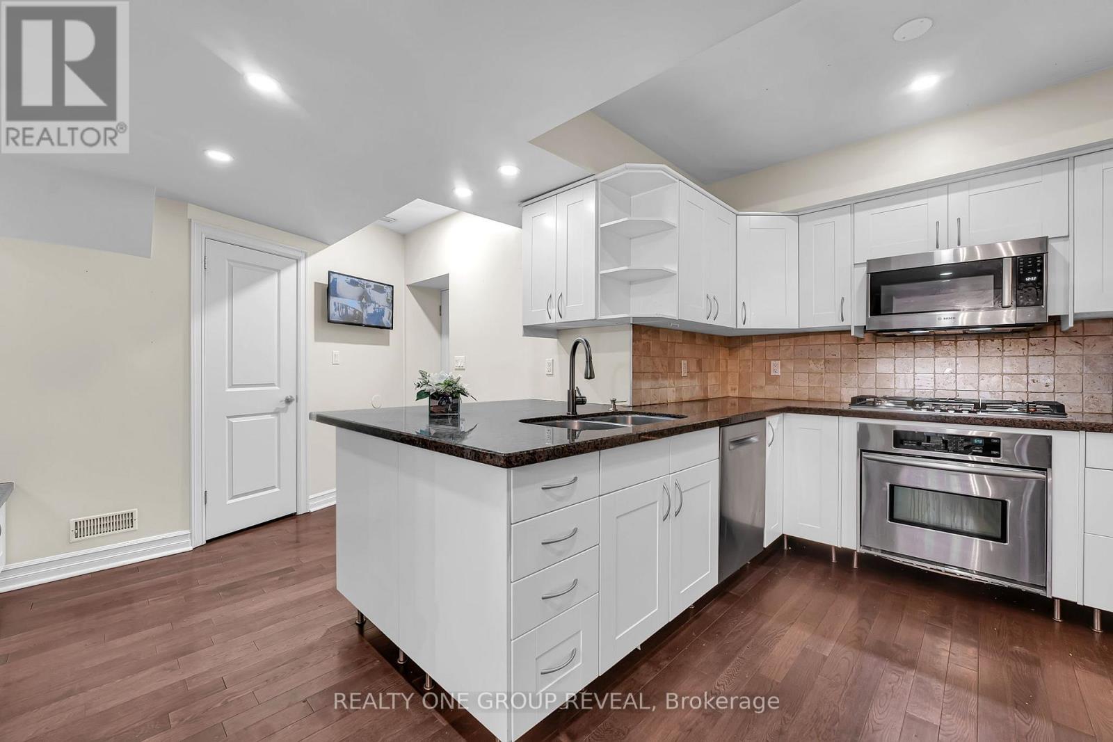 1490 ISLINGTON AVENUE - 8