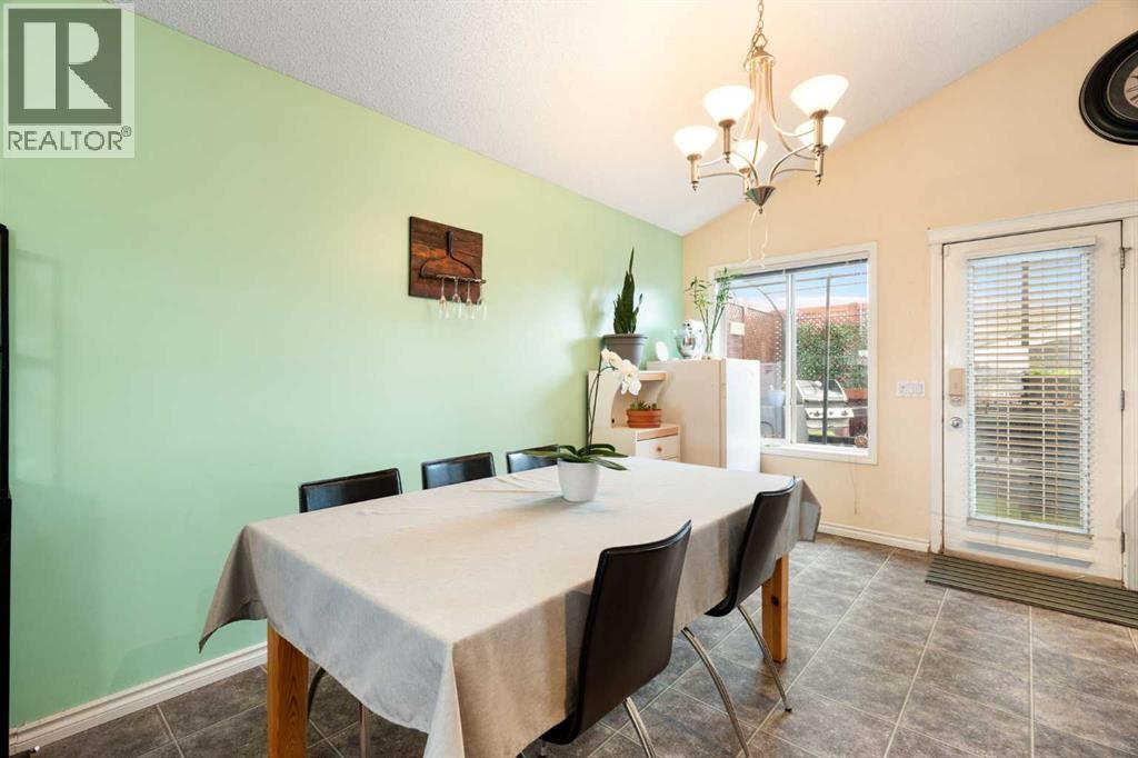 57 Saddlemont Grove NE - 15