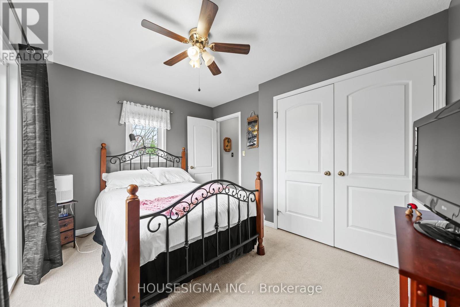 #124 35 MOUNTFORD DRIVE - 26