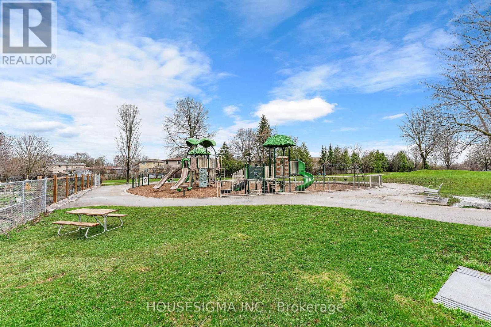 #124 35 MOUNTFORD DRIVE - 39