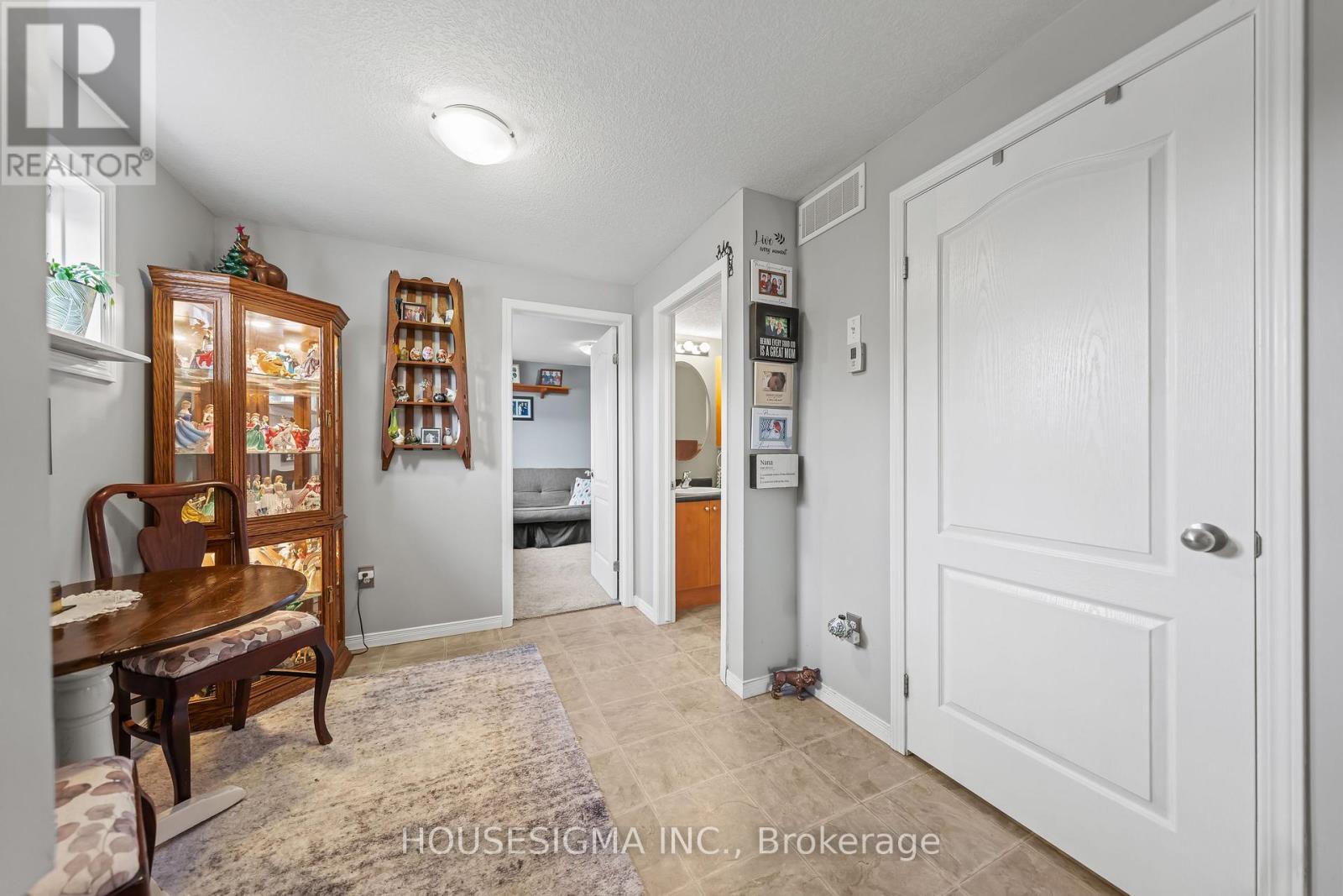 #124 35 MOUNTFORD DRIVE - 19