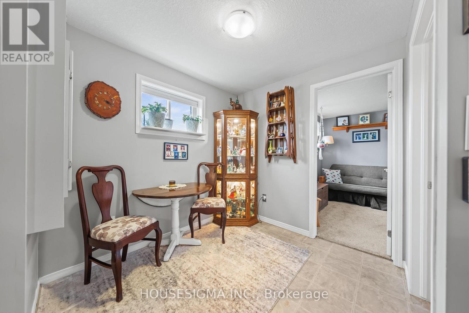 #124 35 MOUNTFORD DRIVE - 17