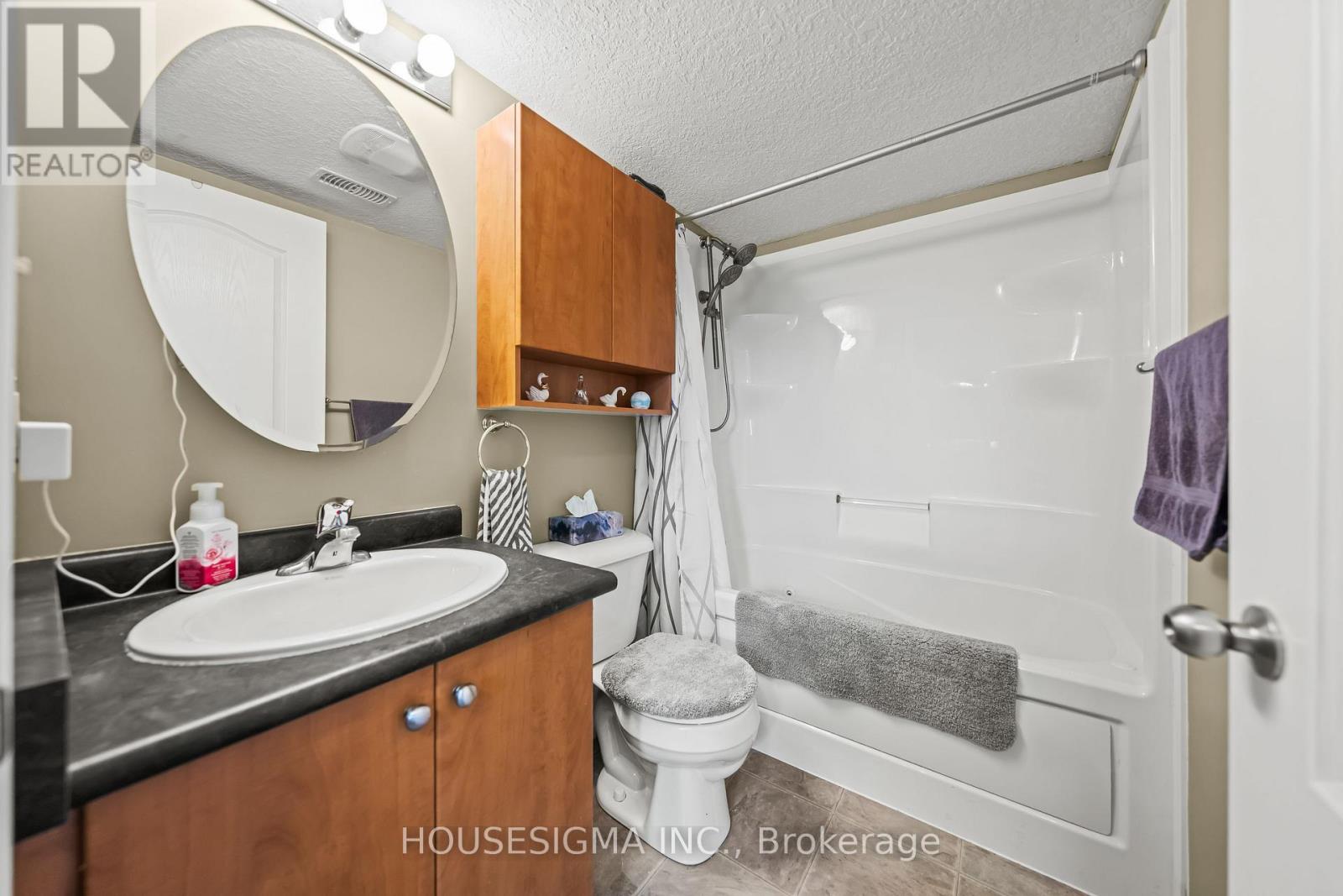 #124 35 MOUNTFORD DRIVE - 29