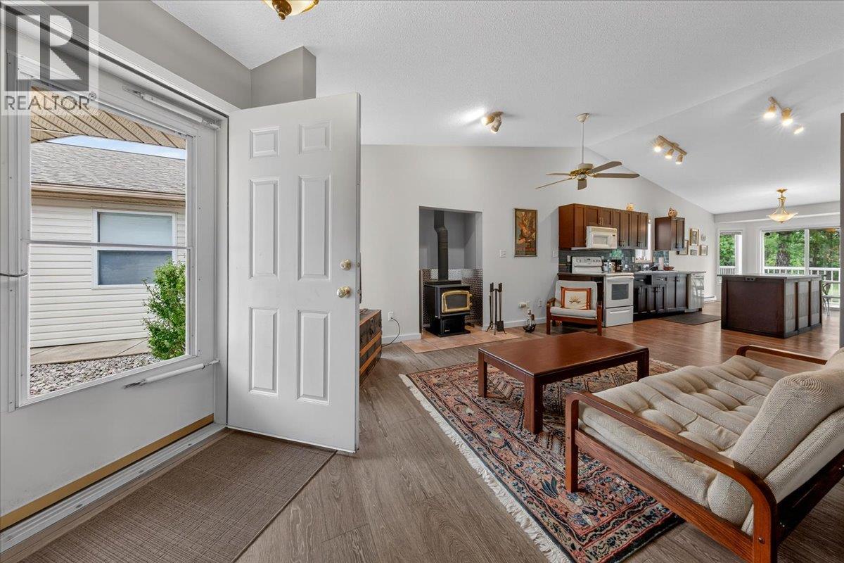 #3 7559 COLUMBIA Avenue - Image 2
