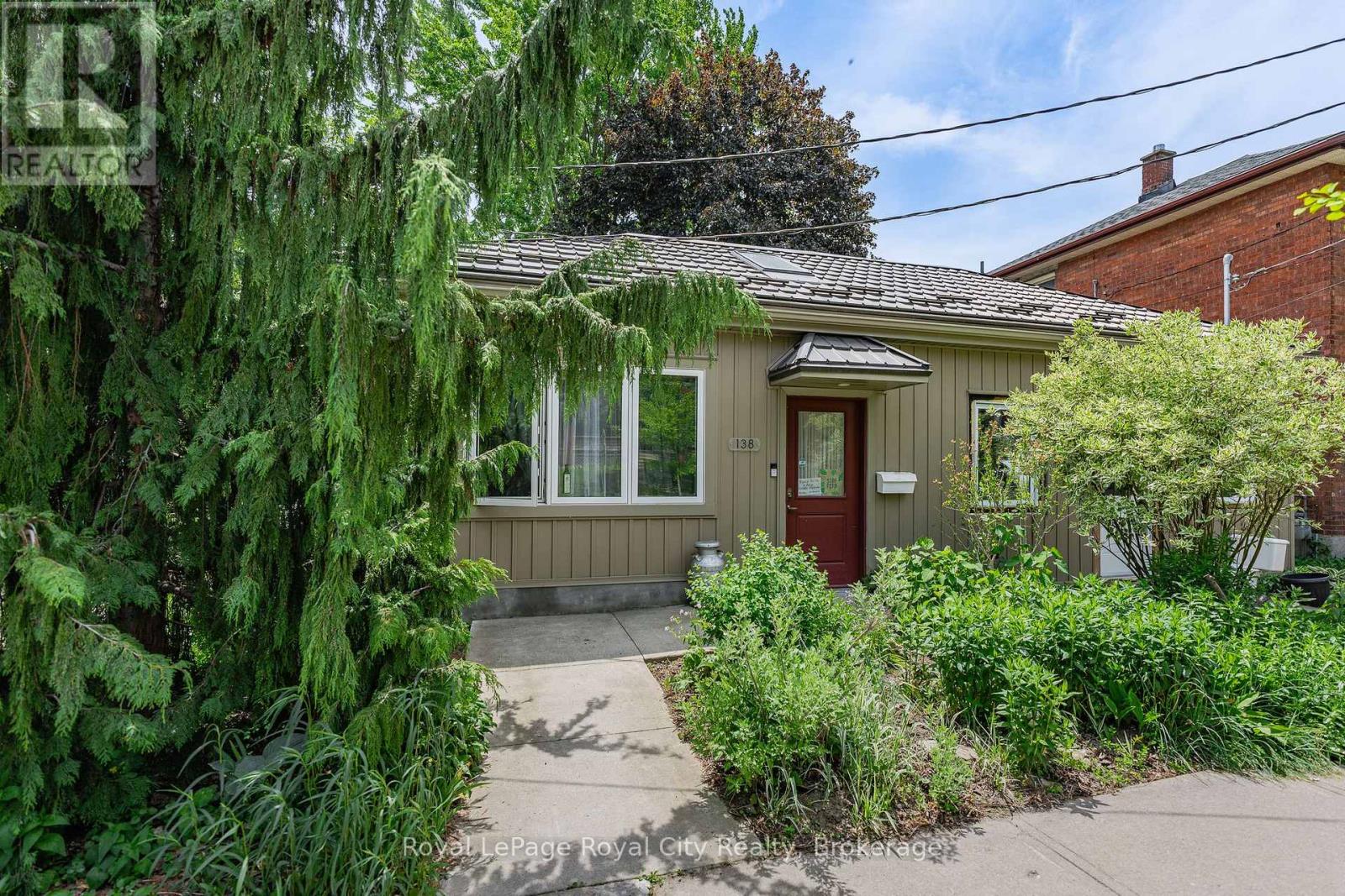 138 ARTHUR STREET N - 2