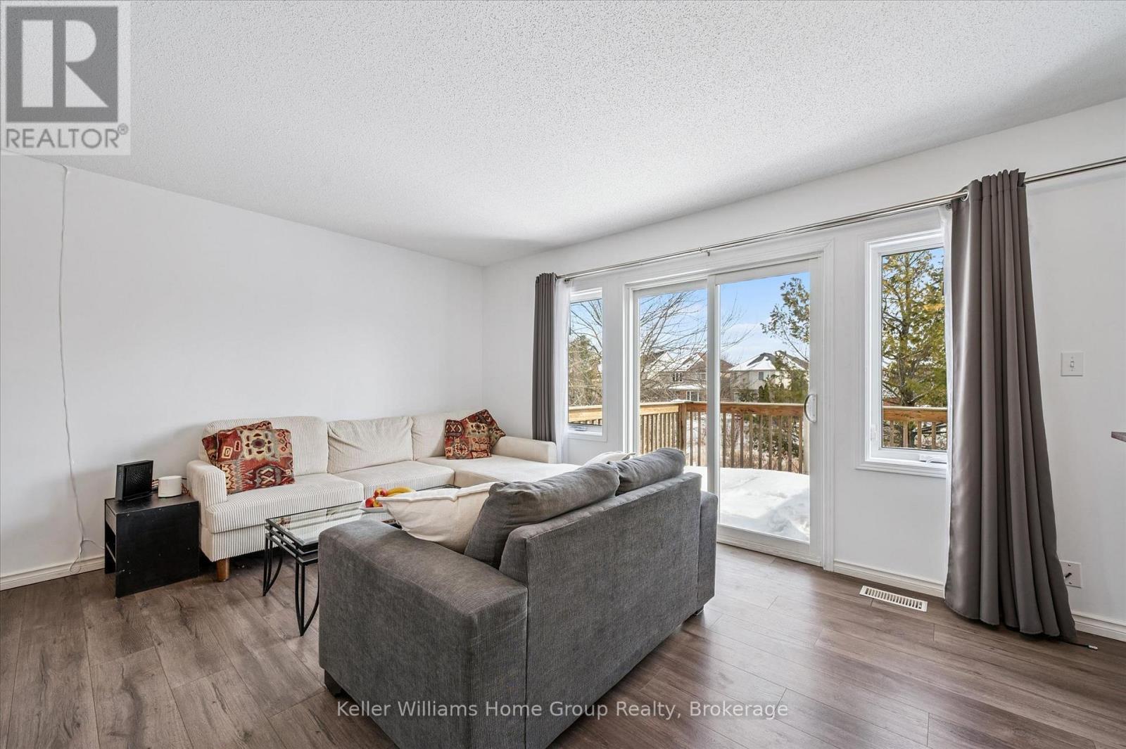 #23 151 CLAIRFIELDS DRIVE E - 10
