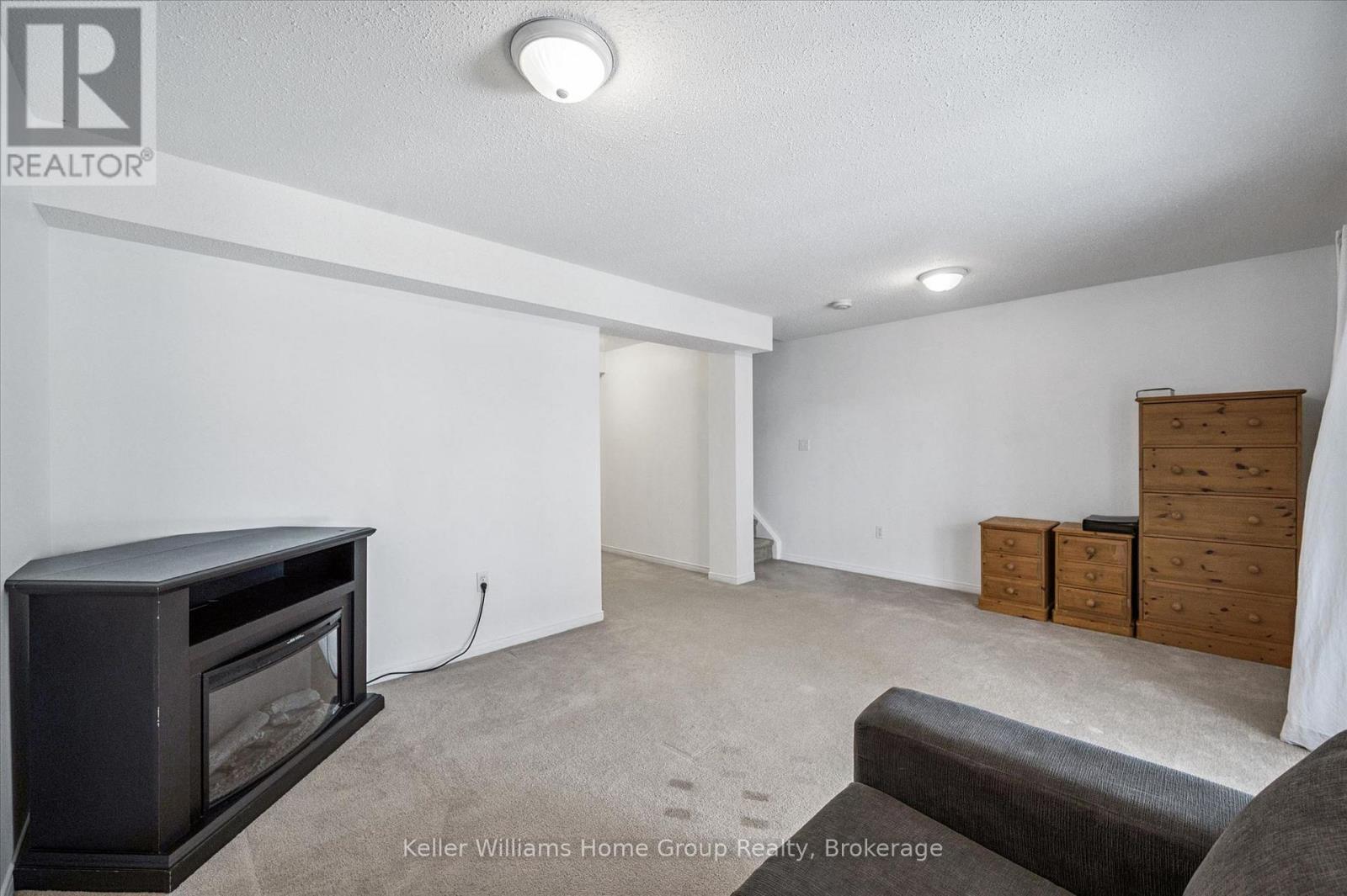 #23 151 CLAIRFIELDS DRIVE E - 27