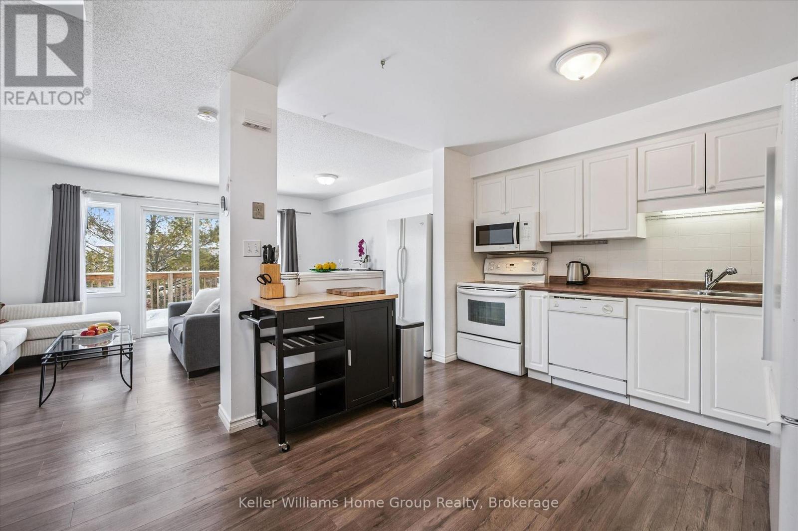 #23 151 CLAIRFIELDS DRIVE E - 5