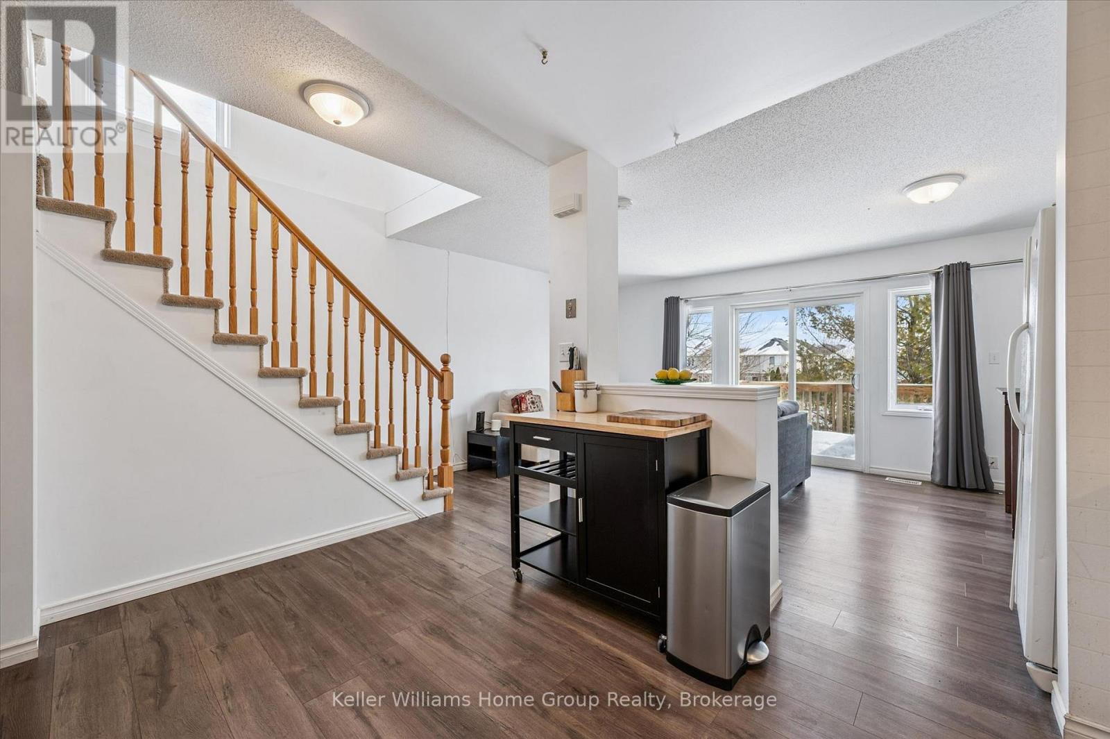 #23 151 CLAIRFIELDS DRIVE E - 7