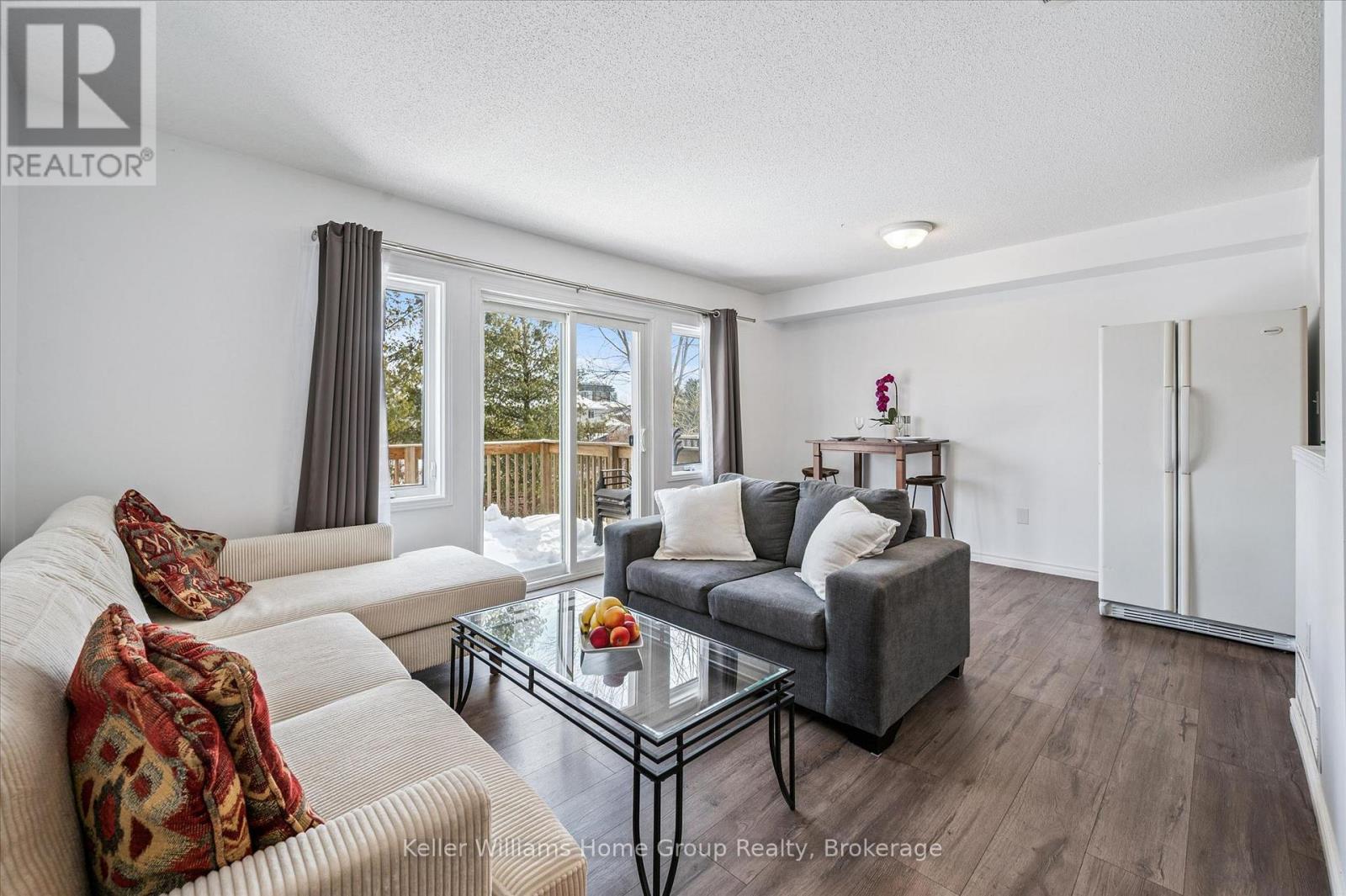 #23 151 CLAIRFIELDS DRIVE E - 8