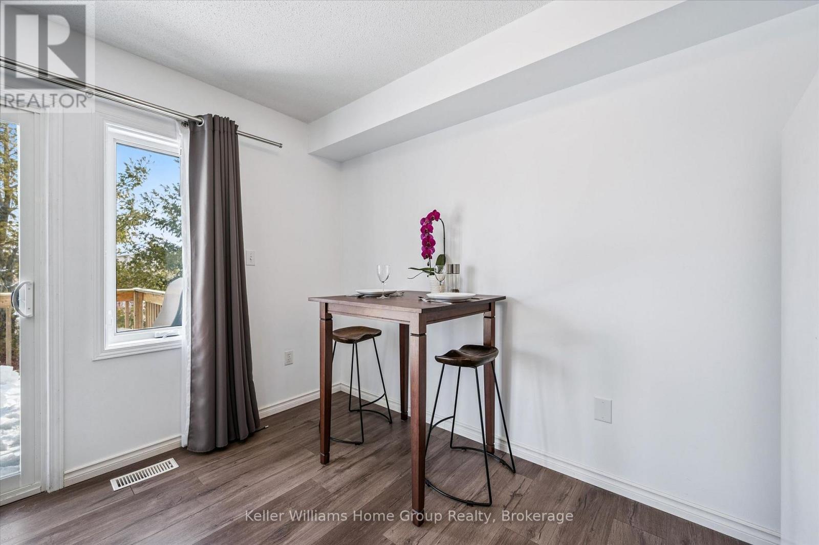 #23 151 CLAIRFIELDS DRIVE E - 9