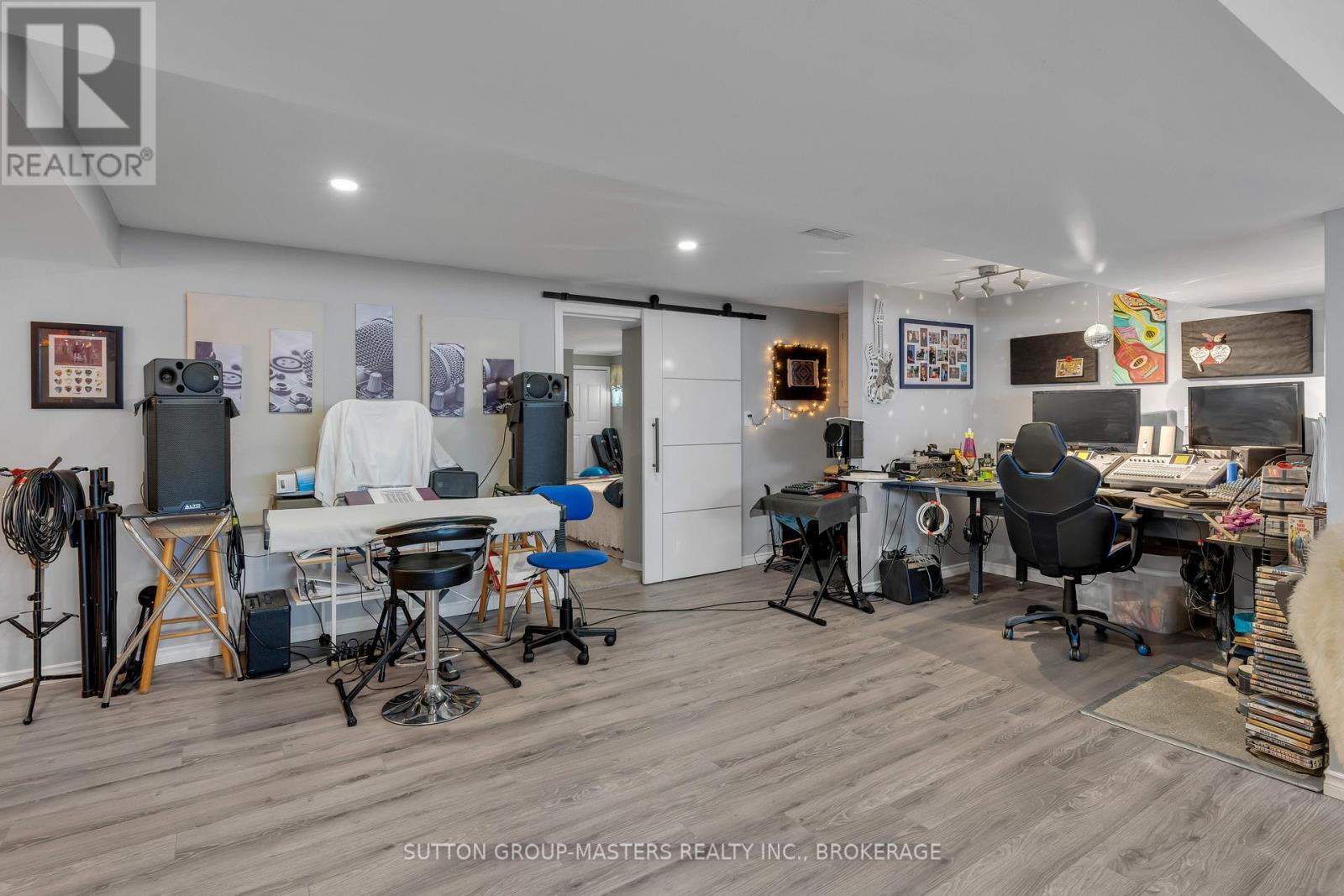 1104 SIDNEY STREET N - 37