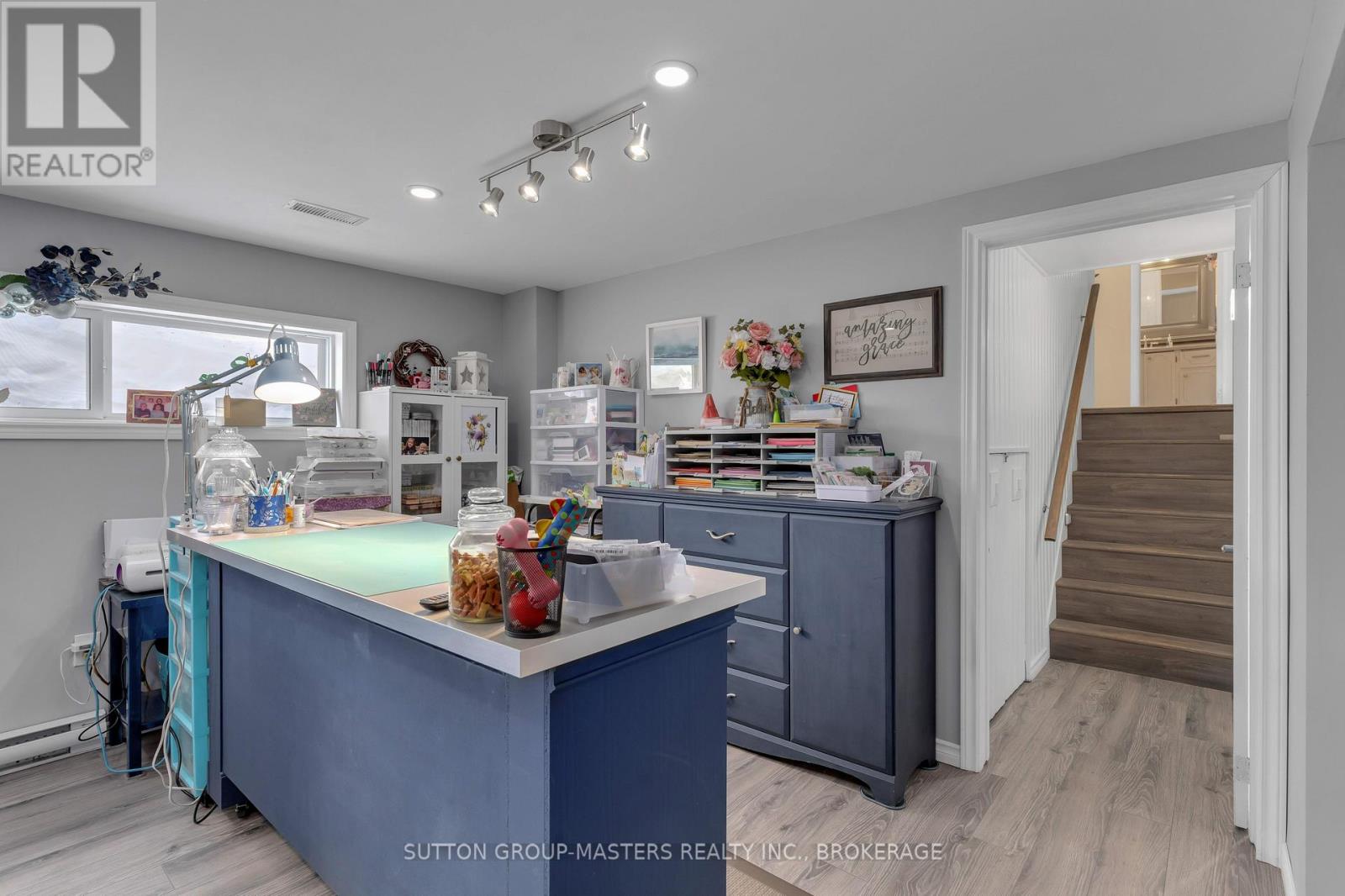 1104 SIDNEY STREET N - 33