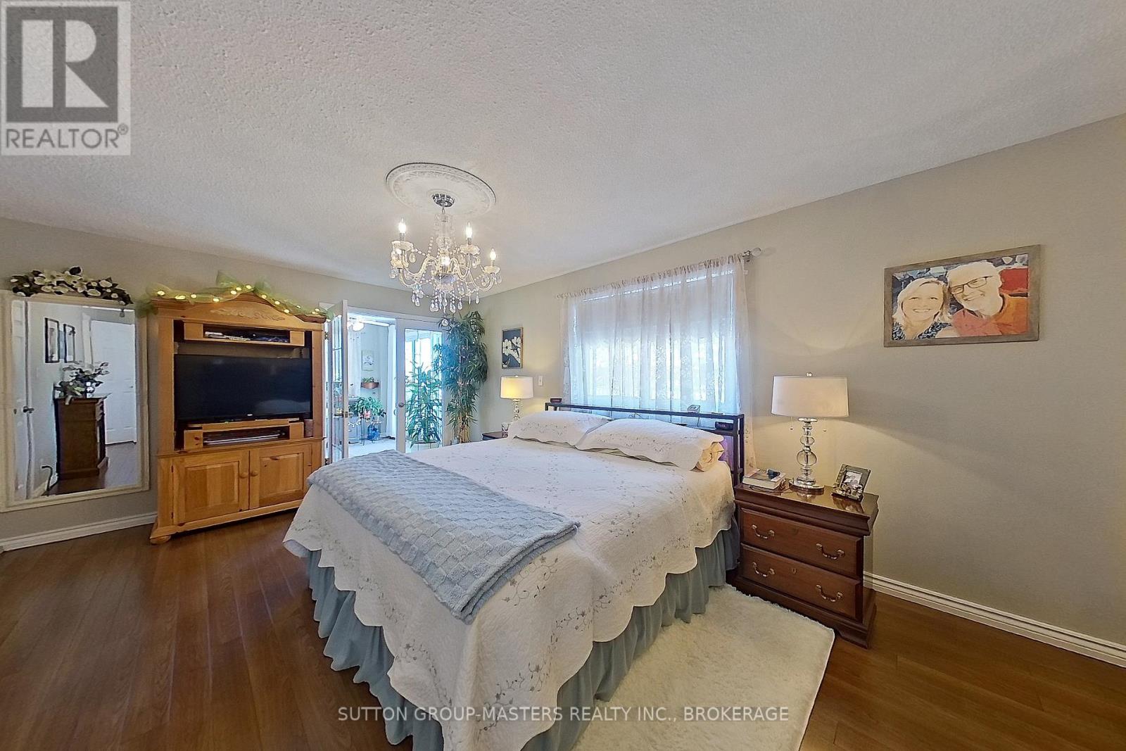 1104 SIDNEY STREET N - 30