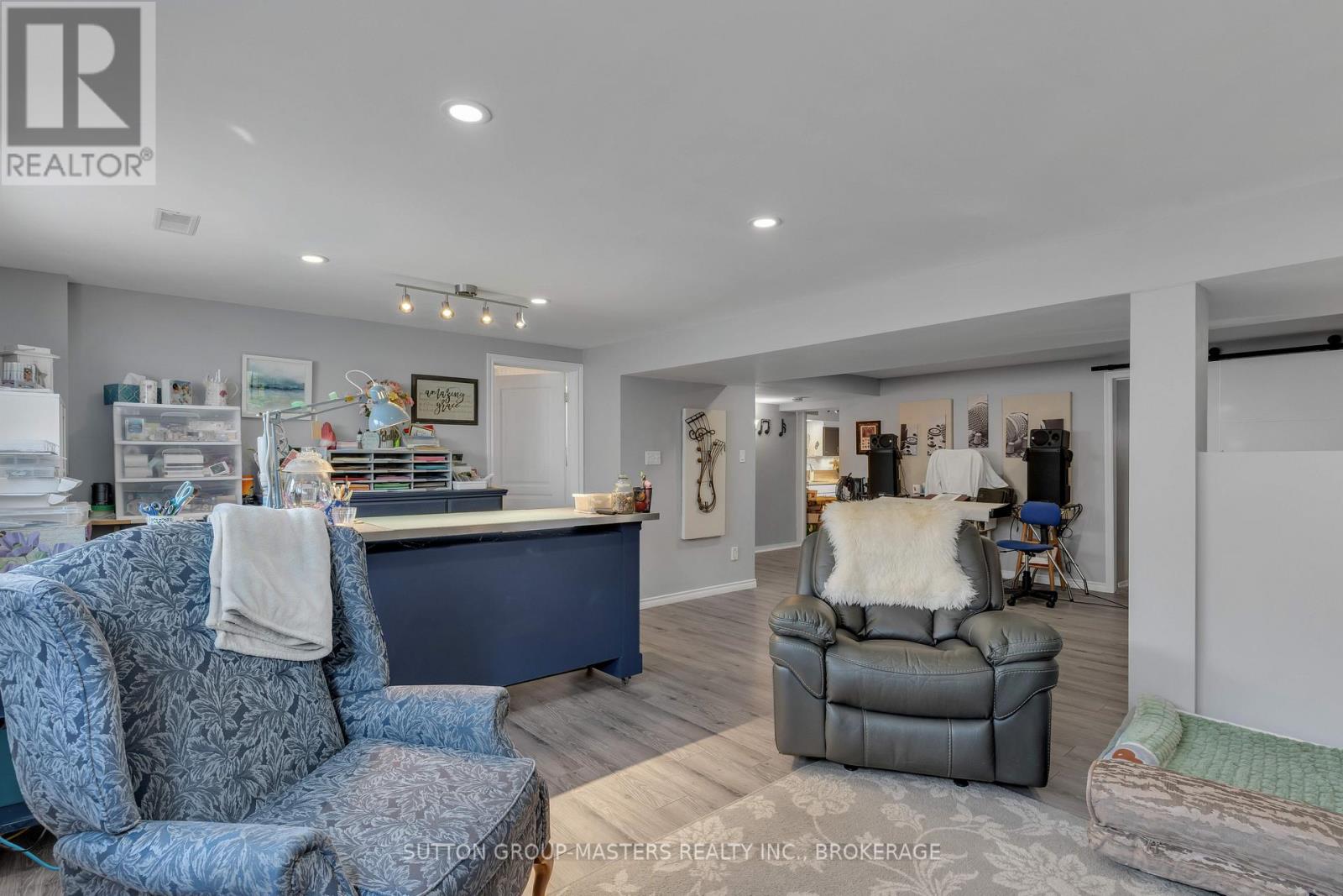 1104 SIDNEY STREET N - 35