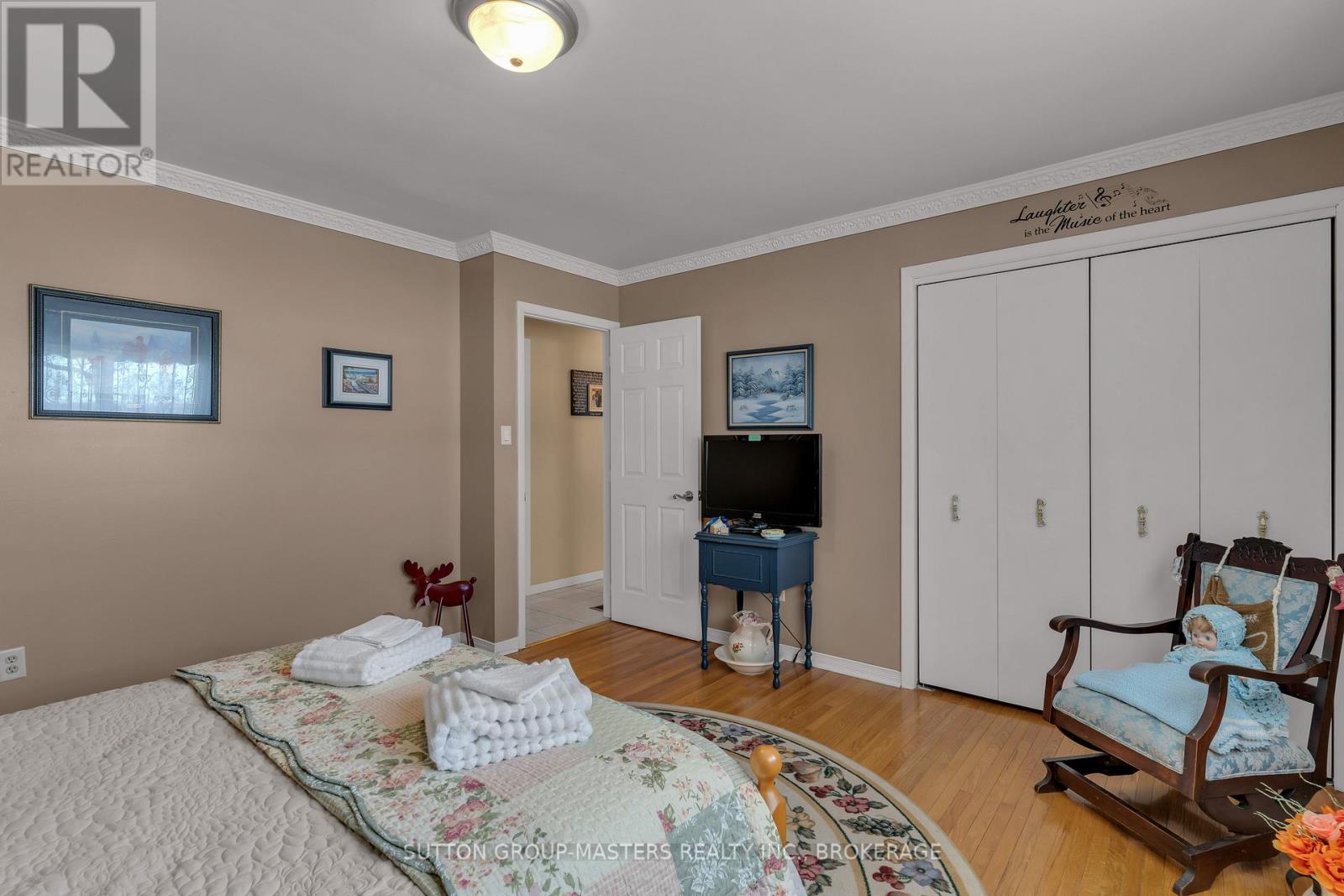 1104 SIDNEY STREET N - 24