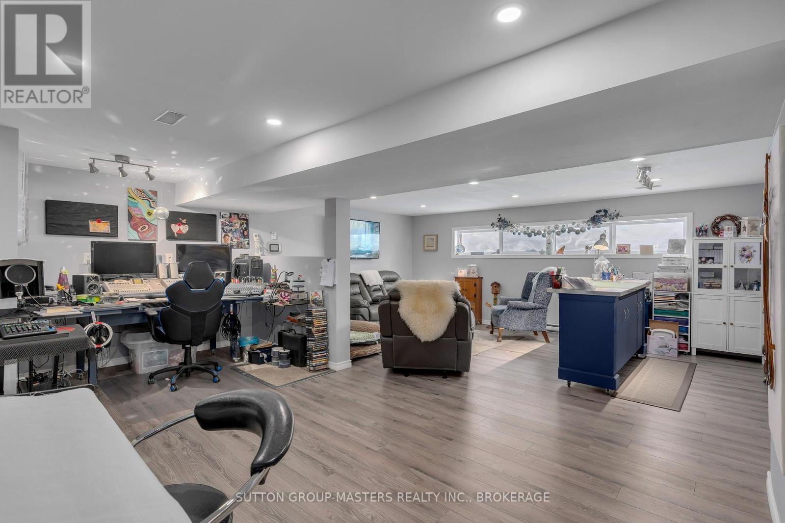 1104 SIDNEY STREET N - 36