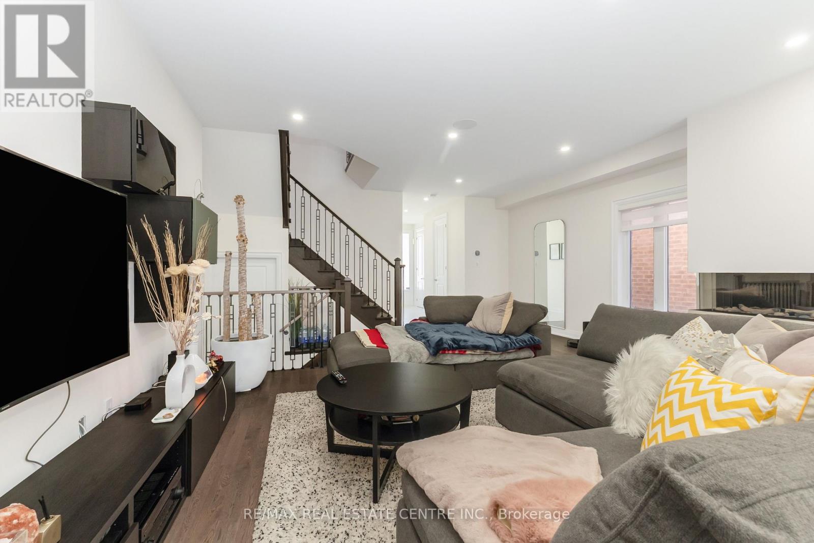 35 LOLLARD WAY - 12