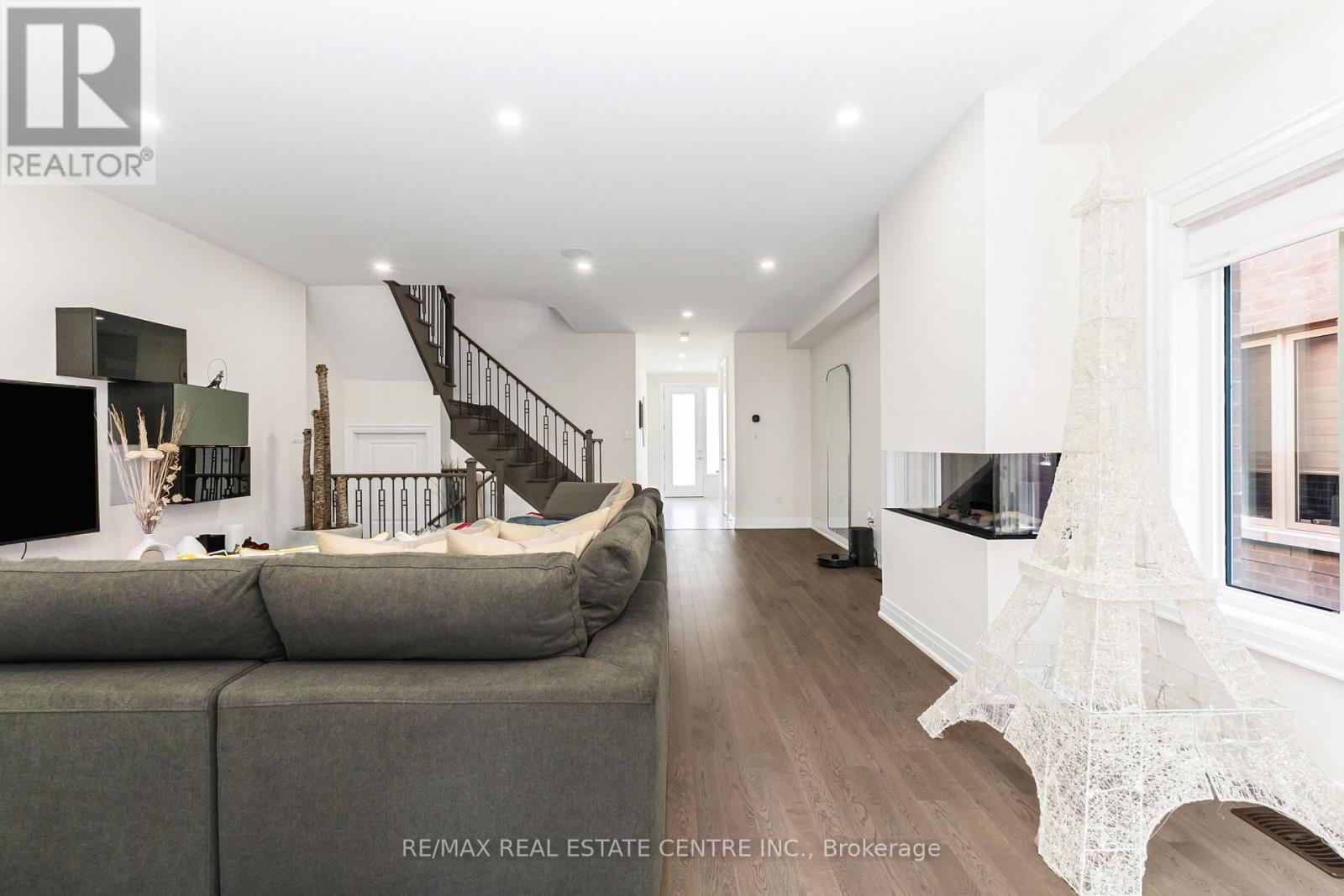 35 LOLLARD WAY - 9
