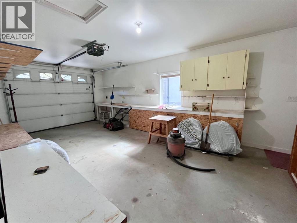 166 Hallam Drive — photo 36