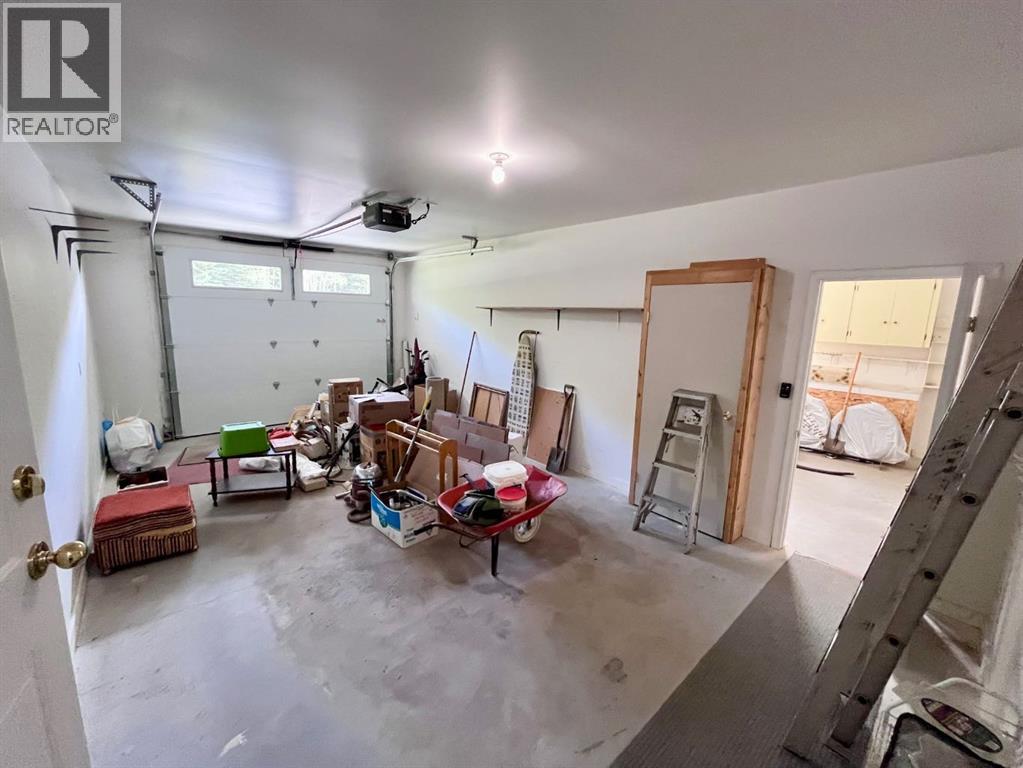 166 Hallam Drive — photo 35