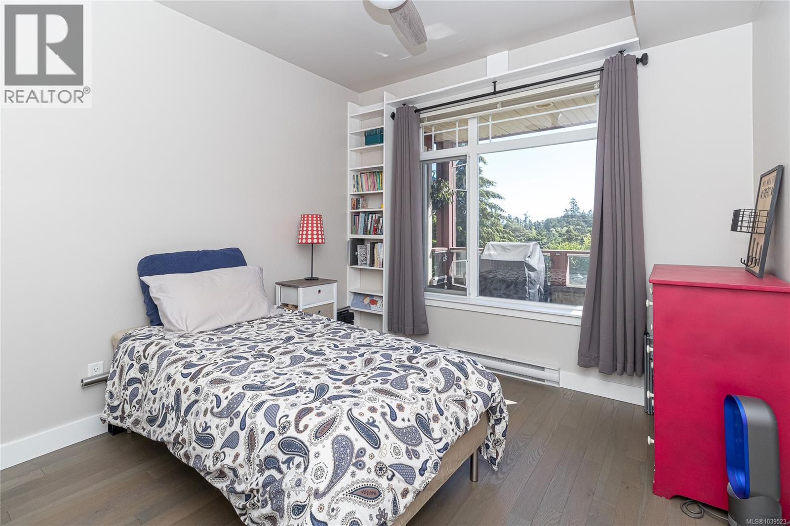 #308E 1115 Craigflower Rd - 17