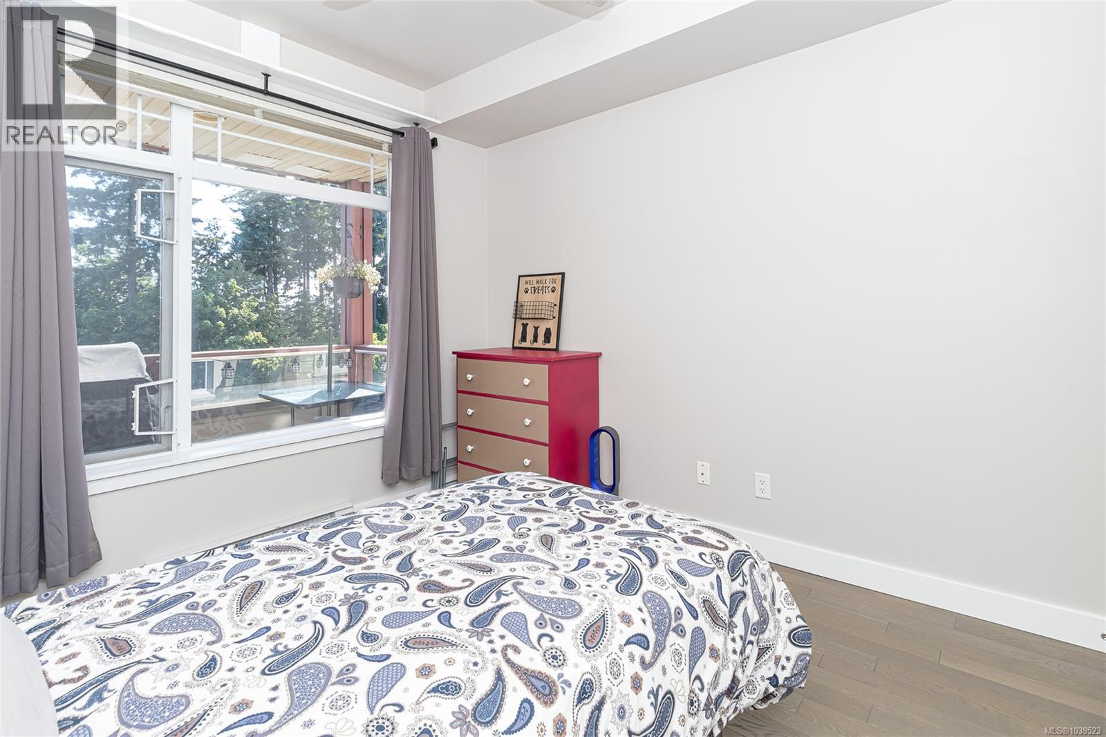#308E 1115 Craigflower Rd - 18