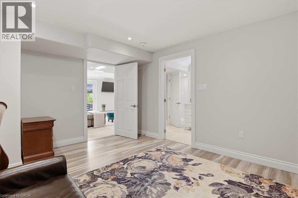 550 BRITTANIA Crescent - 34