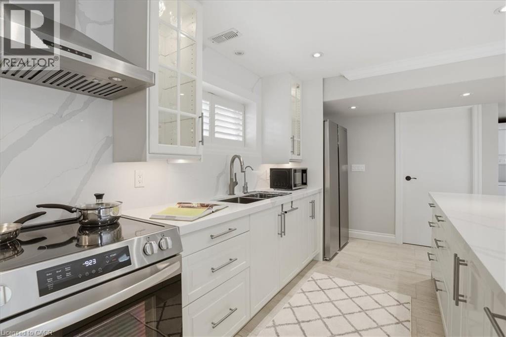 550 BRITTANIA Crescent - 38