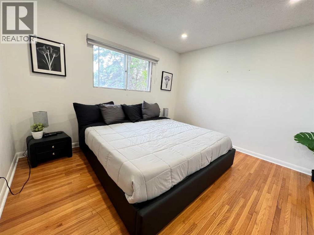 560 Northmount Drive NW - 12