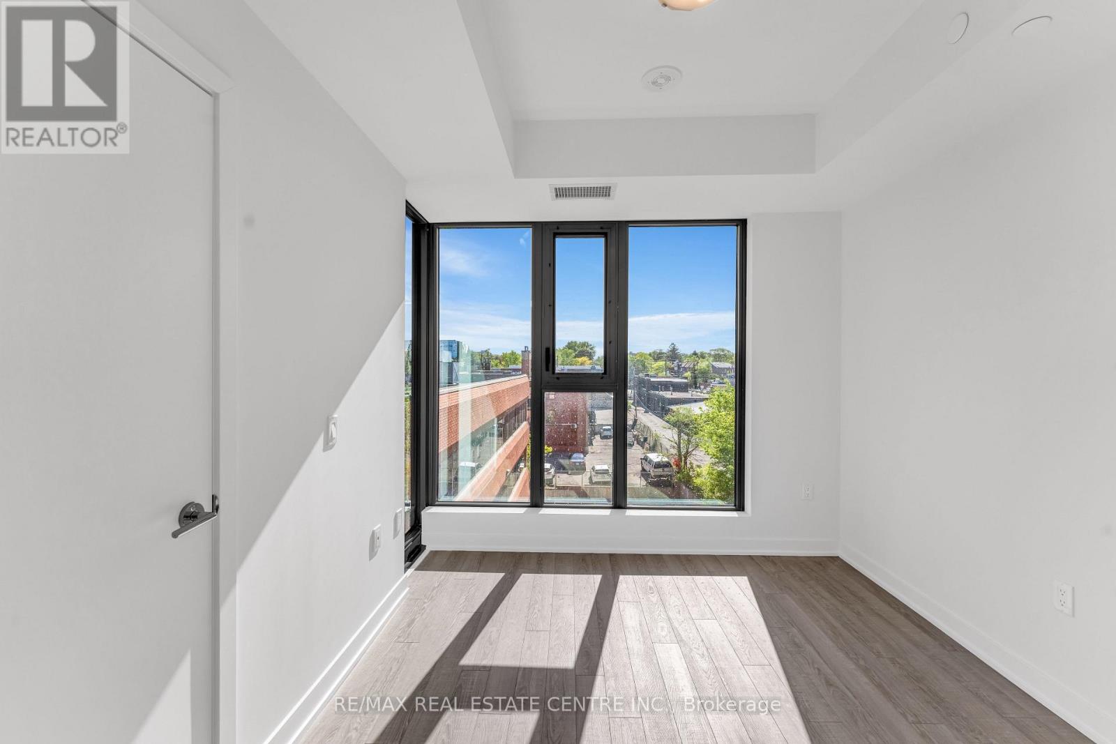 #422 250 LAWRENCE AVENUE W - 18