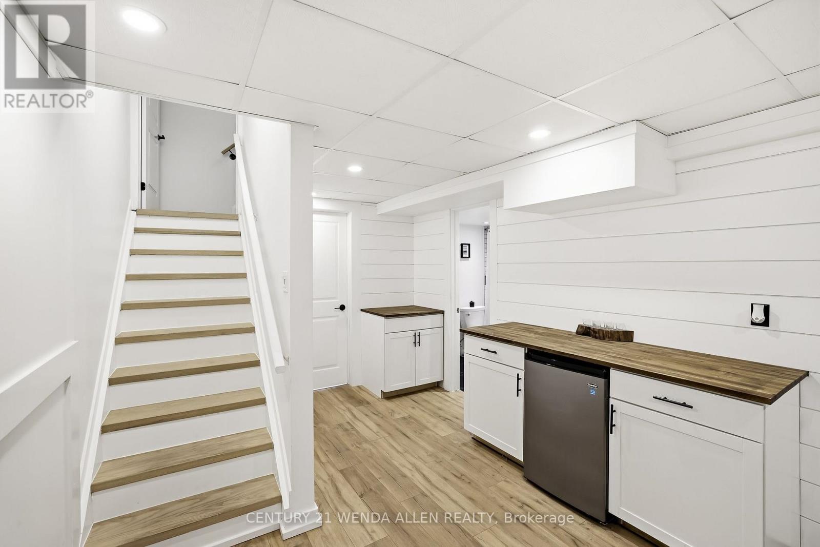 1821 SHELBURNE STREET - 29