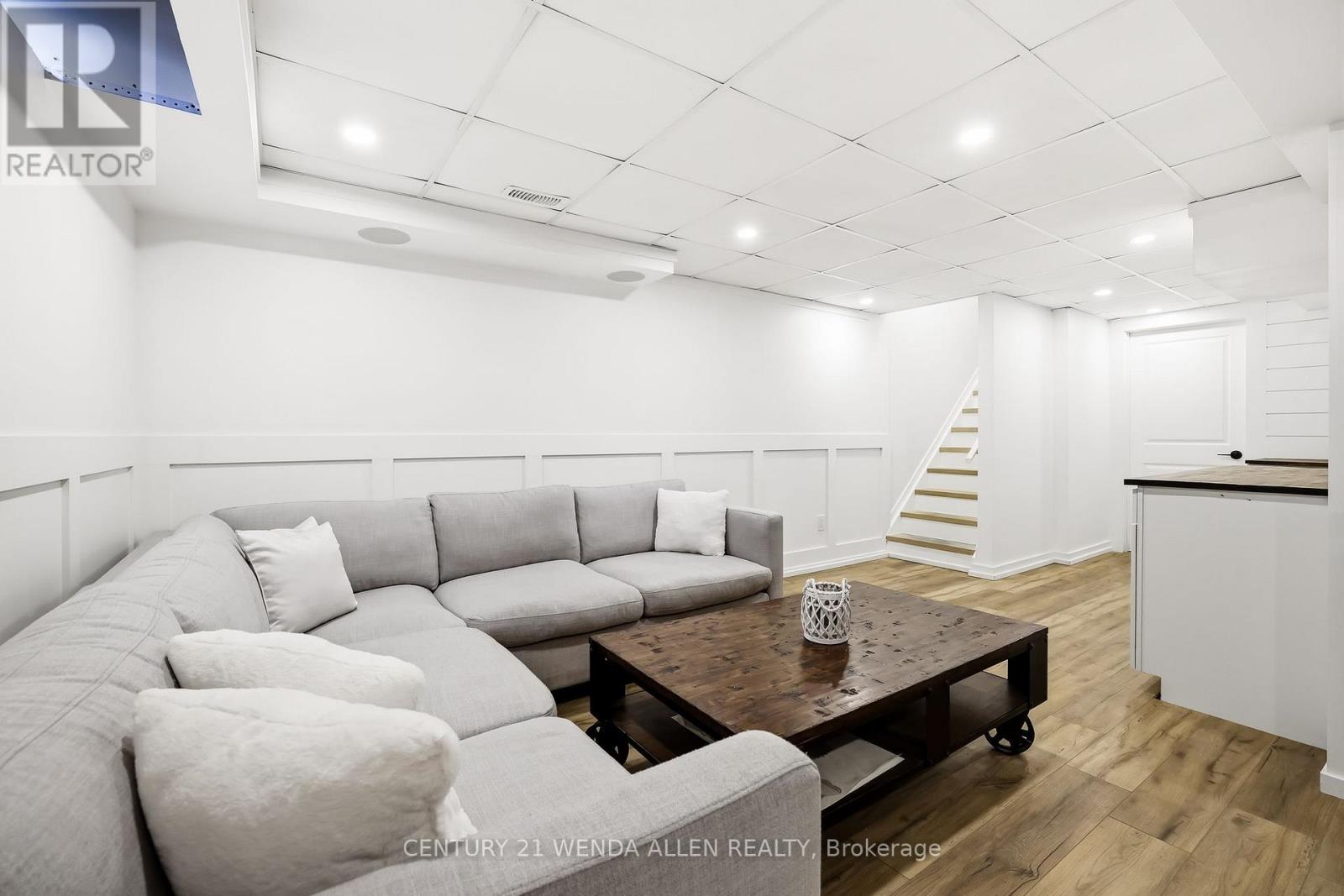 1821 SHELBURNE STREET - 31