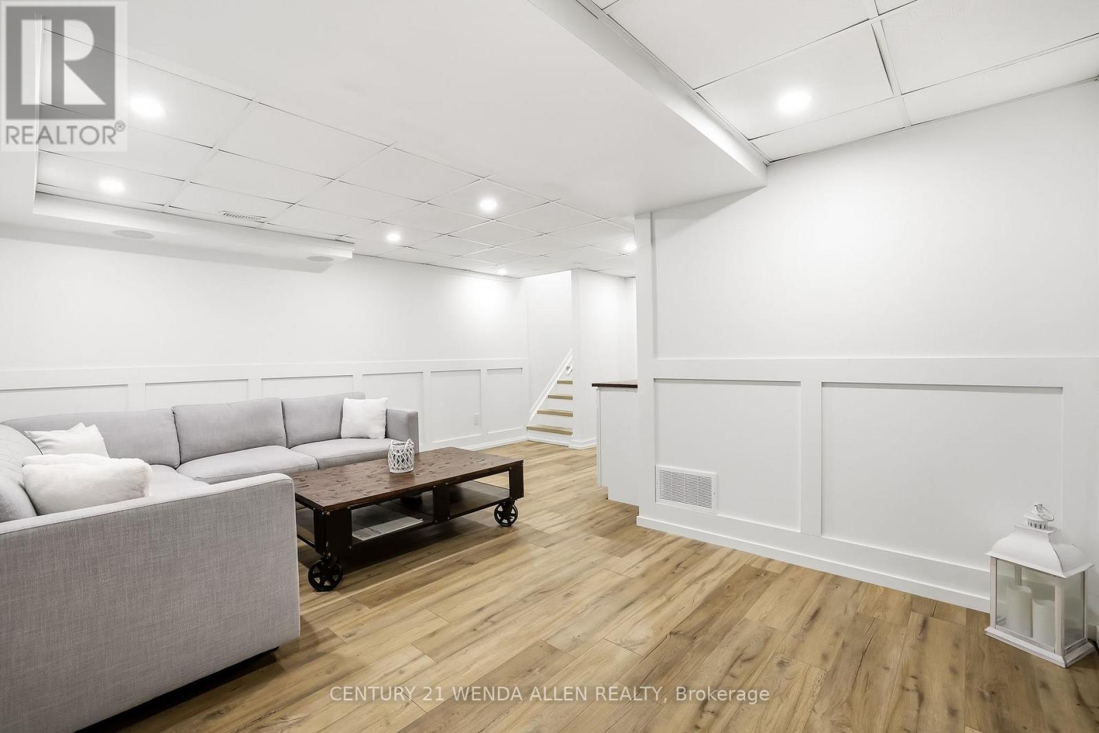 1821 SHELBURNE STREET - 32