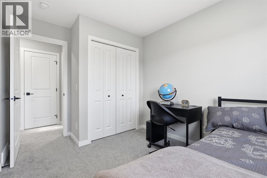 623 Savanna Crescent NE - 24