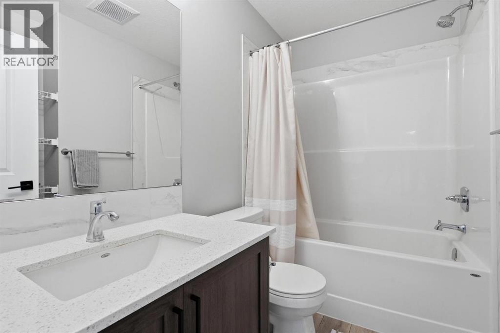 623 Savanna Crescent NE - 26