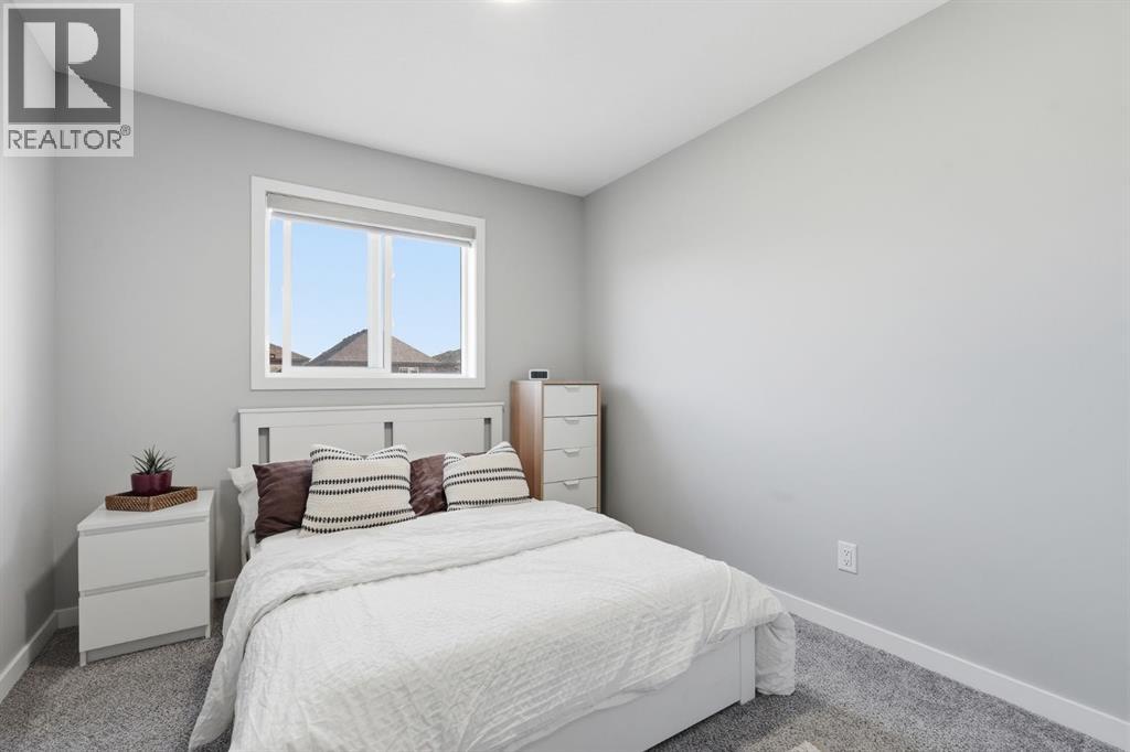 623 Savanna Crescent NE - 21