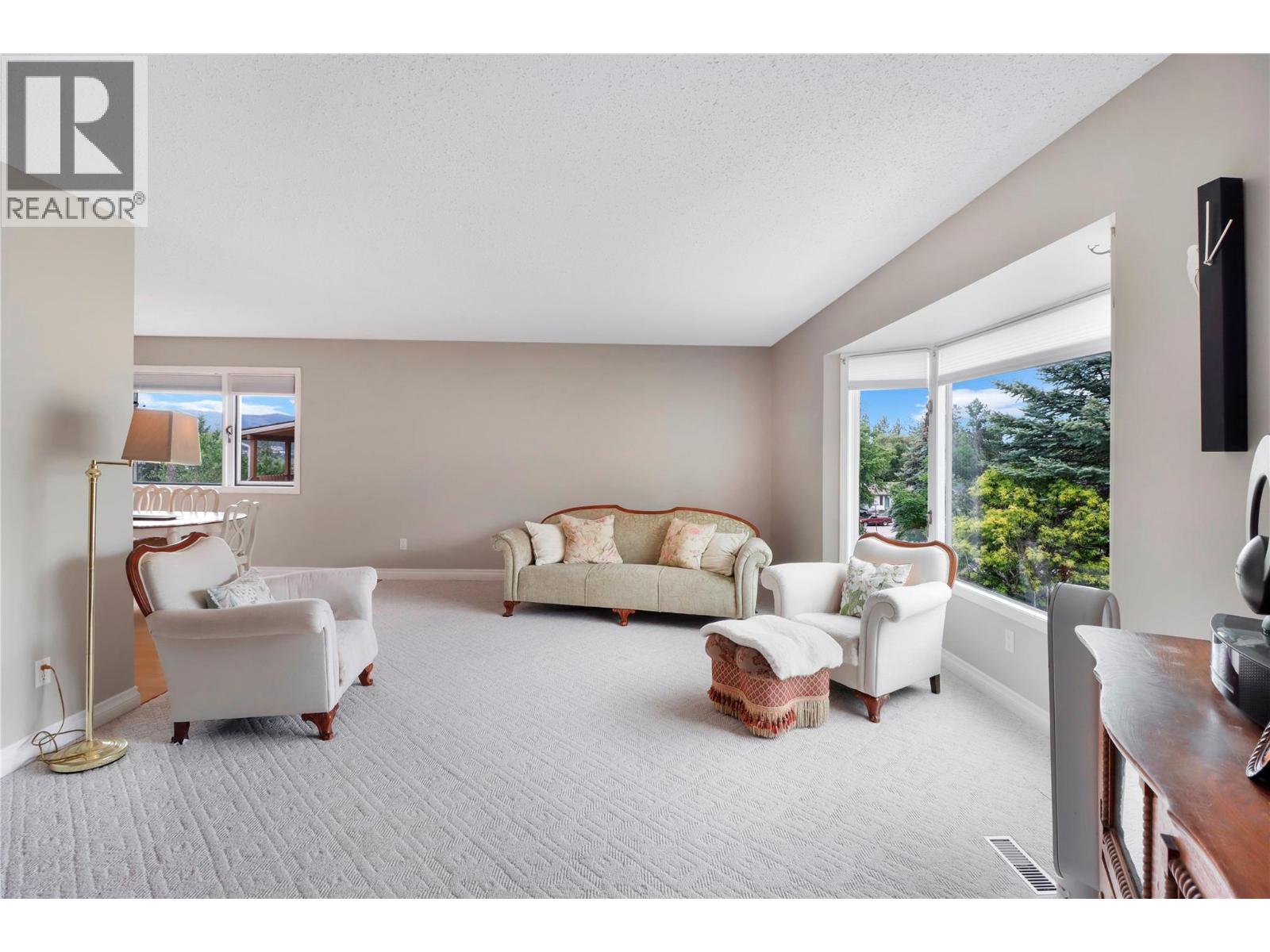 1708 MT NELSON Crescent - 7