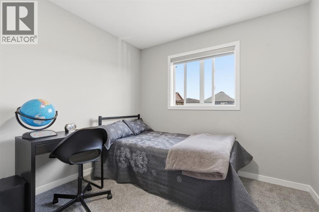 623 Savanna Crescent NE - 23