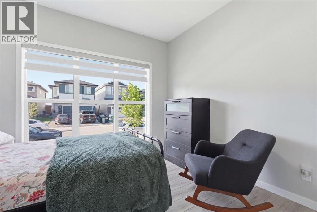 623 Savanna Crescent NE - 12