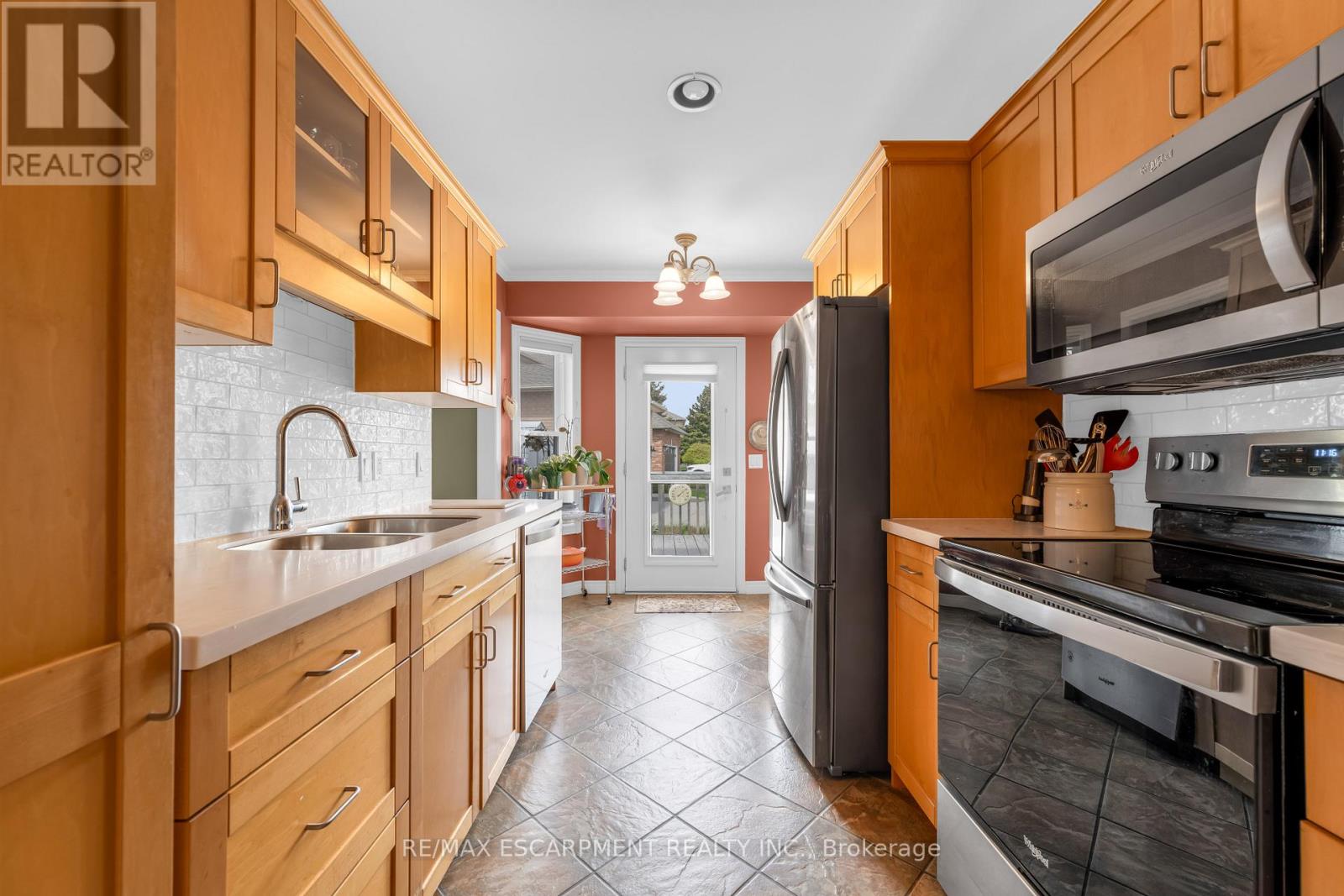 50 SPADARA DRIVE - 1