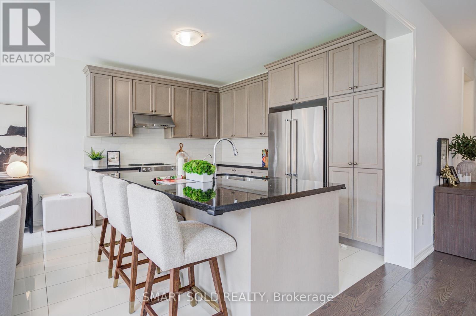 15 FOREST EDGE CRESCENT - 28
