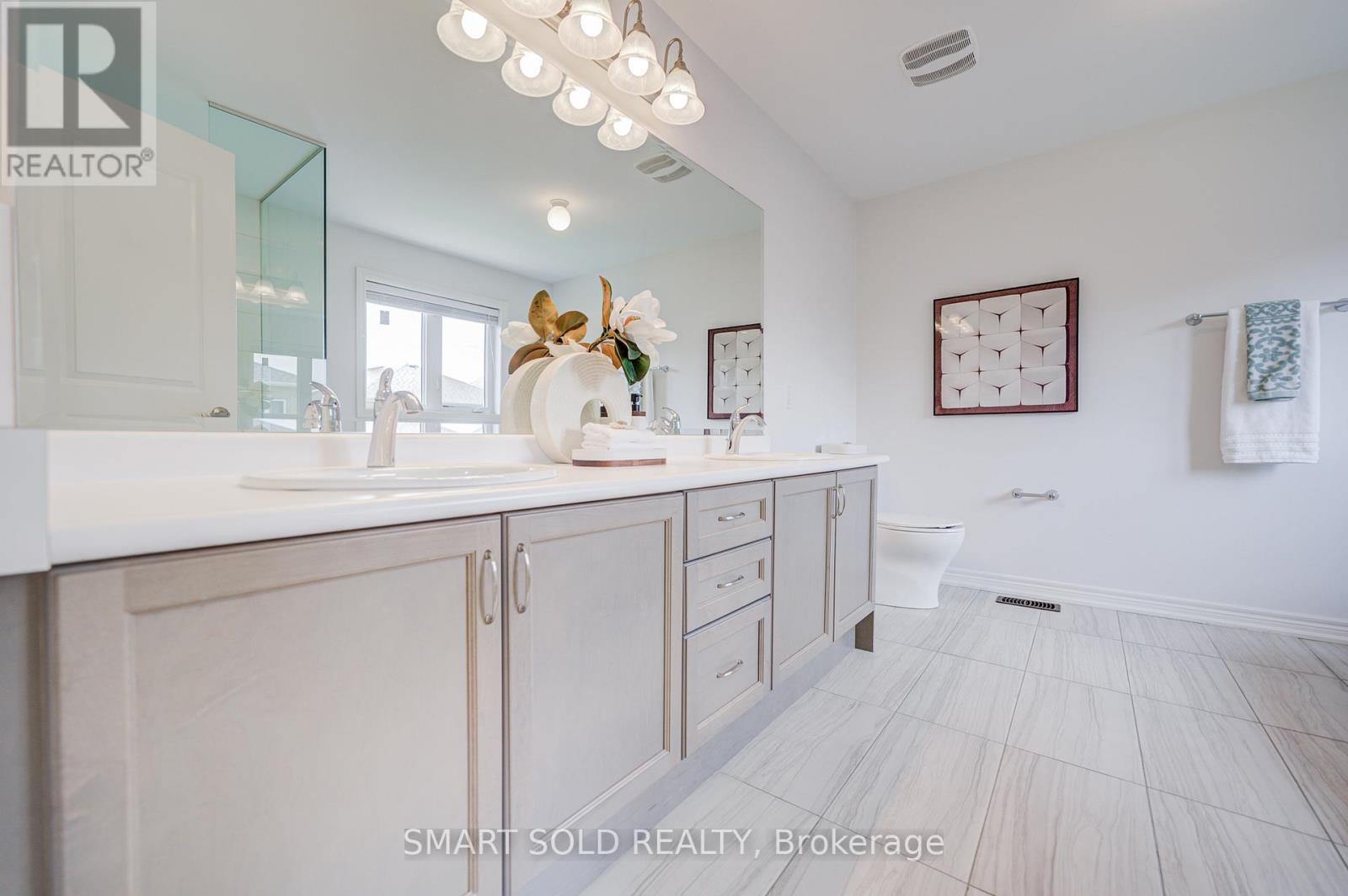 15 FOREST EDGE CRESCENT - 42