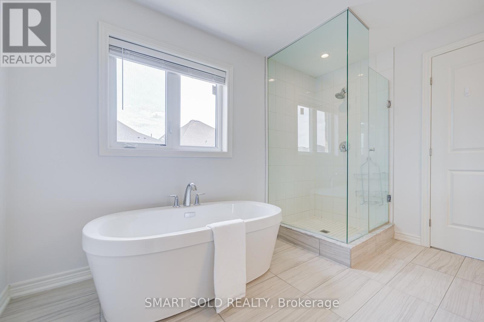 15 FOREST EDGE CRESCENT - 44