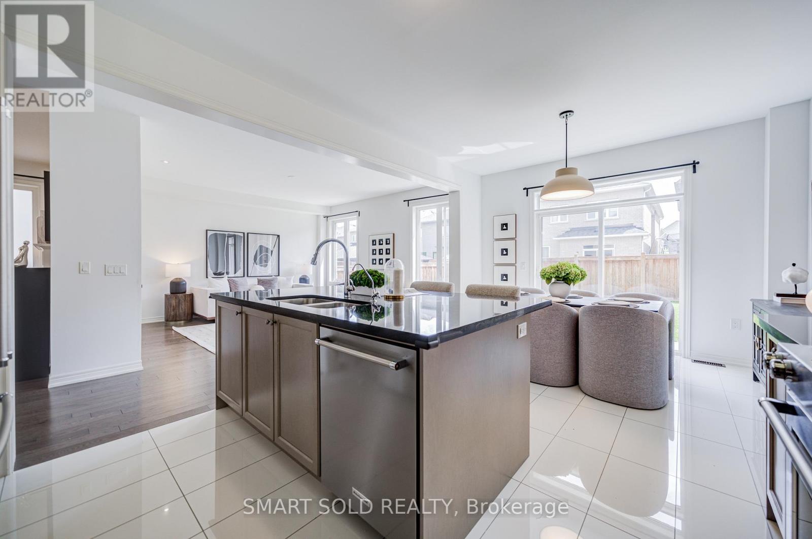 15 FOREST EDGE CRESCENT - 25