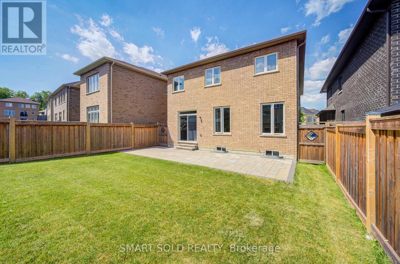 15 FOREST EDGE CRESCENT - 48