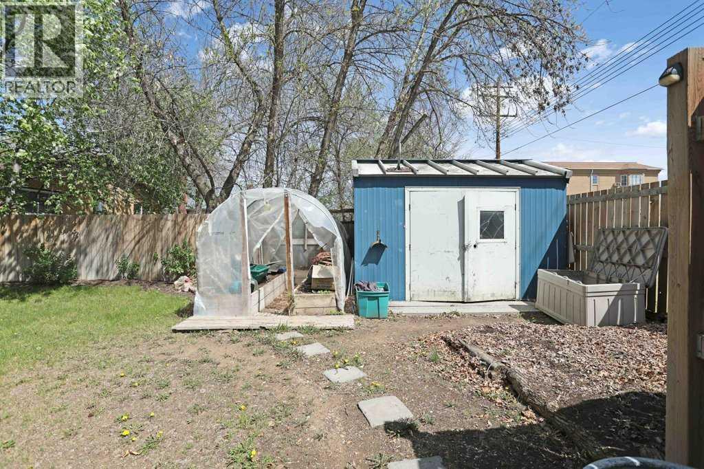 320 3 Street W — photo 40