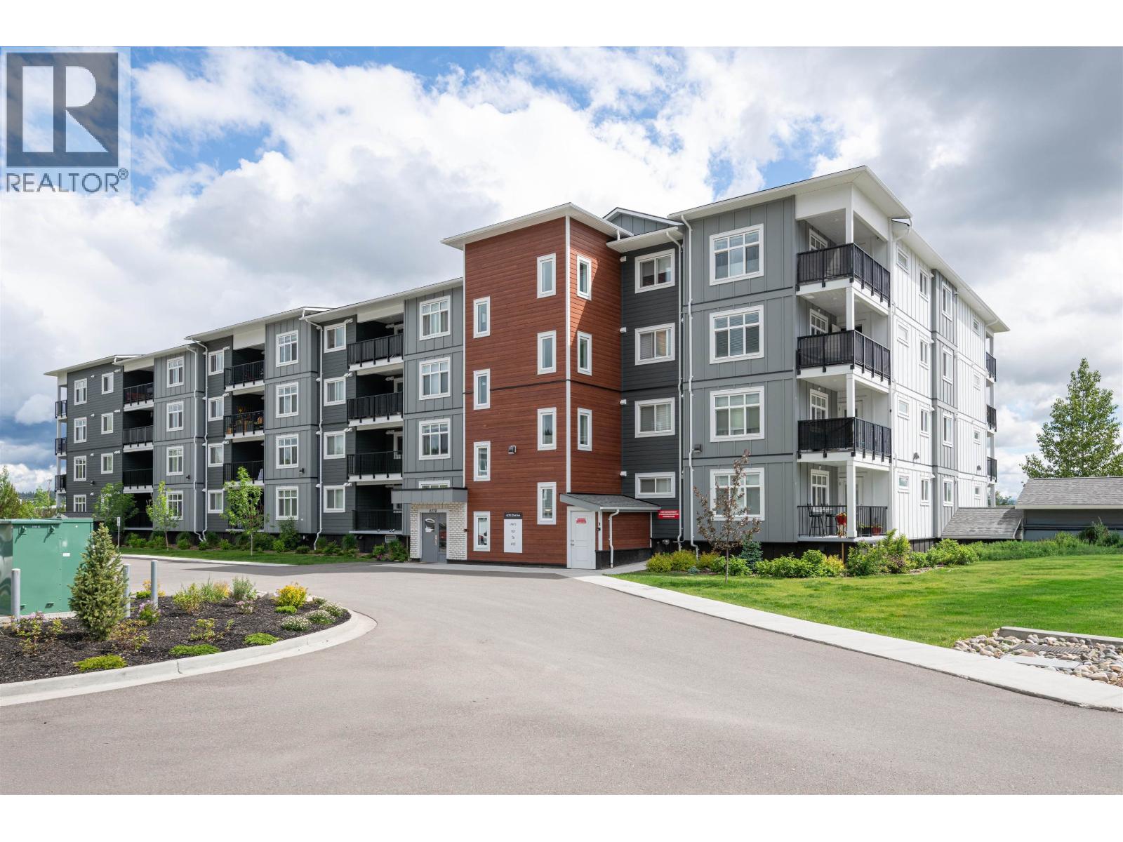 208 4278 22ND AVENUE — $449,900
